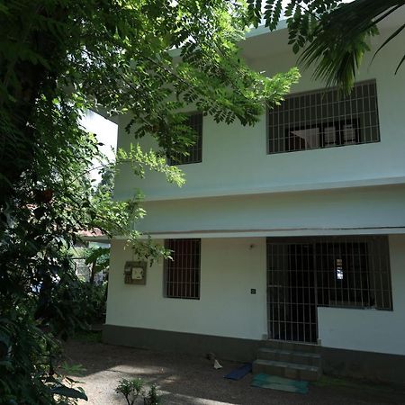 Daffodil Rooms - Non Ac Tellicherry Экстерьер фото